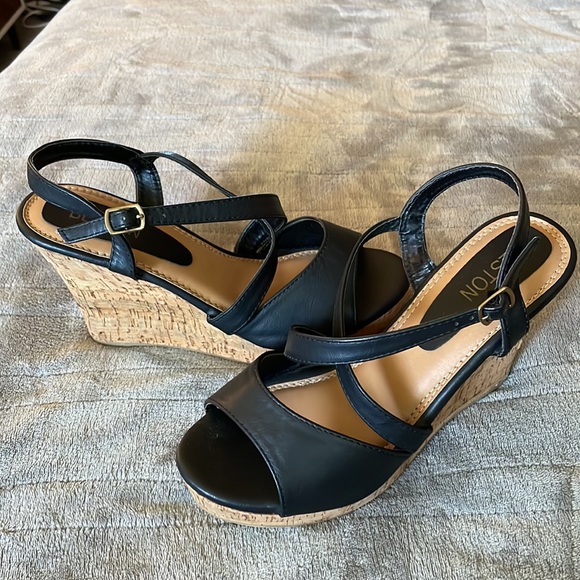 Beston black and cork wedge heel with buckle closure SZ 8 - Picture 3 of 9